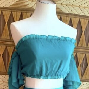 Gorgeous Boho Flowy Cold Shoulder L'ATISTE Crop Top
